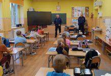Życie to nie gra. Masz je tylko jedno”. Policjanci uczą dzieci i młodzież zasad bezpieczeństwa, reagowania na zagrożenia i przemoc oraz poszanowania prawa